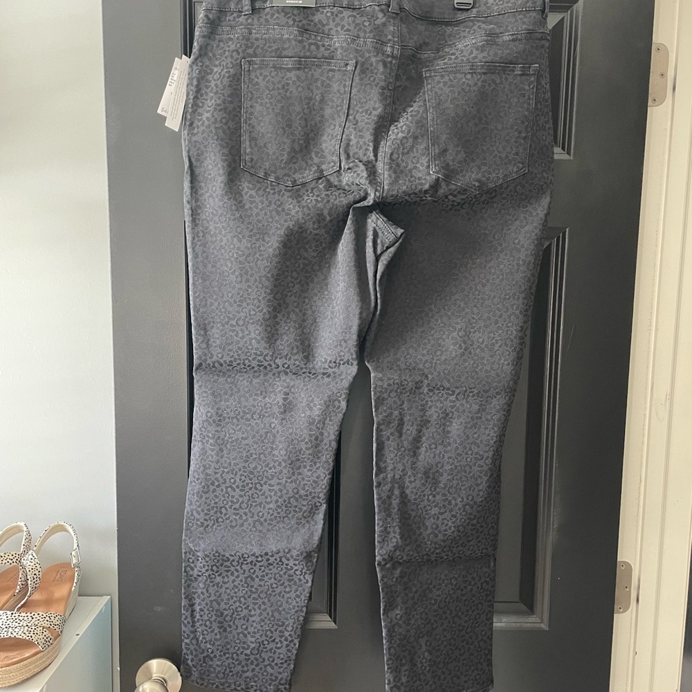 dressbarn Black Leopard Print Women's Straight Leg Jeans - Picture 3 of 4